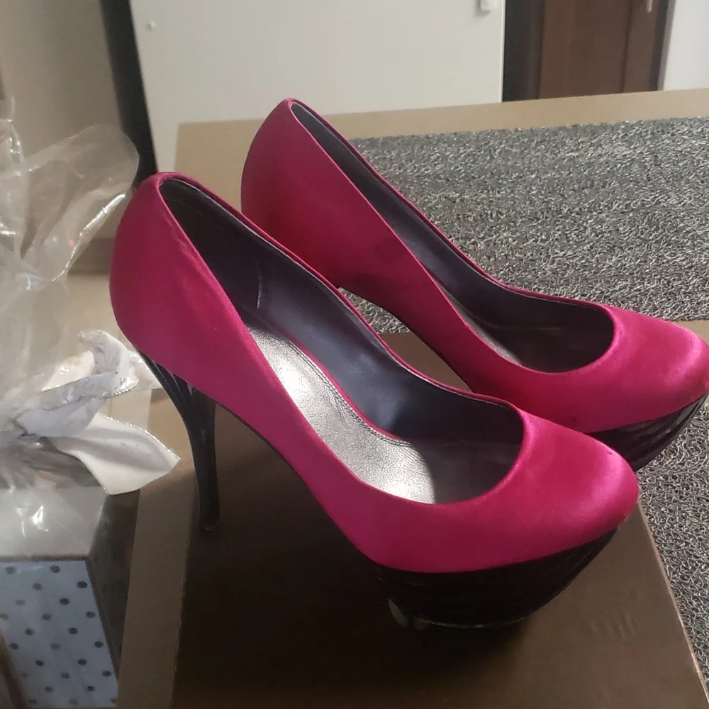 bebe Riley Fuschia - Picture 2 of 4